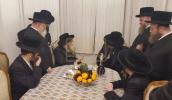 כ"ק אדמו"ר מסאדיגורא לאנדאן שליט"א באזוכט ביי אדמורים ורבנים שליט"א אין לאנדאן 