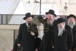 כ"ק אדמו"ר מקארלין סטאלין שליט"א ביים כותל המערבי 