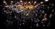 ערשטע חנוכה ליכט ביי כ"ק אדמו"ר מצאנז קלויזענבורג שליט"א 