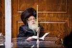 ערשטע חנוכה ליכט ביי כ"ק אדמו"ר מצאנז קלויזענבורג שליט"א 