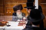 ערשטע חנוכה ליכט ביי כ"ק אדמו"ר מצאנז קלויזענבורג שליט"א 
