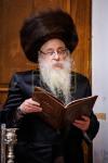 ערשטע חנוכה ליכט ביי כ"ק אדמו"ר מצאנז קלויזענבורג שליט"א 