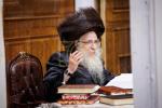 ערשטע חנוכה ליכט ביי כ"ק אדמו"ר מצאנז קלויזענבורג שליט"א 