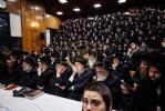 ערשטע חנוכה ליכט ביי כ"ק אדמו"ר מצאנז קלויזענבורג שליט"א 