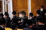 ערשטע חנוכה ליכט ביי כ"ק אדמו"ר מצאנז קלויזענבורג שליט"א 
