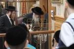 פערטע חנוכה ליכט ביי כ"ק אדמו"ר מסאטמאר שליט"א 
