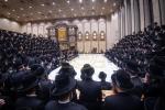 ערשטע חנוכה ליכט ביי כ"ק אדמו"ר מבאבוב שליט"א 
