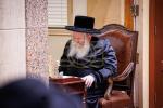 ערשטע חנוכה ליכט ביי כ"ק אדמו"ר מבאבוב שליט"א 