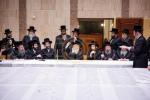 ערשטע חנוכה ליכט ביי כ"ק אדמו"ר מבאבוב שליט"א 