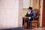 ערשטע חנוכה ליכט ביי כ"ק אדמו"ר מבאבוב שליט"א 