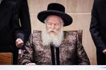 ערשטע חנוכה ליכט ביי כ"ק אדמו"ר מבאבוב שליט"א 