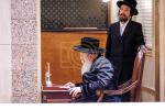 Main image for ערשטע חנוכה ליכט ביי כ"ק אדמו"ר מבאבוב שליט"א 