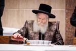 ערשטע חנוכה ליכט ביי כ"ק אדמו"ר מבאבוב שליט"א 