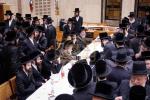 ערשטע חנוכה ליכט ביי כ"ק אדמו"ר מבאבוב שליט"א 