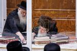 זאת חנוכה ביי כ"ק אדמו"ר מצאנז קלויזענבורג שליט"א 