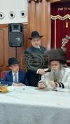 כ"ק אדמו"ר מוויזניץ שליט"א איז זיך משתתף ביי א שבע ברכות לאחד מחסידיו 