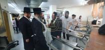 הגה"צ ראש ישיבת סאטמאר בני ברק שליט"א באזוכט אין די מצה בעקעריי 