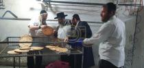 הגה"צ ראש ישיבת סאטמאר בני ברק שליט"א באזוכט אין די מצה בעקעריי 