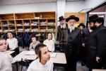 כ"ק אדמו"ר מוויען שליט"א באזוכט אין מוסדות וויען ב"פ לרגל די חדר פירן פון זיין אייניקל 