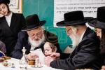 כ"ק אדמו"ר מוויען שליט"א באזוכט אין מוסדות וויען ב"פ לרגל די חדר פירן פון זיין אייניקל 