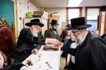 כ"ק אדמו"ר מוויען שליט"א באזוכט אין מוסדות וויען ב"פ לרגל די חדר פירן פון זיין אייניקל 