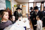 כ"ק אדמו"ר מוויען שליט"א באזוכט אין מוסדות וויען ב"פ לרגל די חדר פירן פון זיין אייניקל 