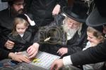 שמחת חלאקה פון נכד האדמורי"ם ממונקאטש און וויען שליט"א 