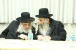 אסיפה פון רבני השכונות אין ירושלים איבער די  נייע באן וואס ווערט איצט געבויעט אין די היימישע געגענט אין ירושלים 