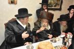 מעמד "הכנסת ספר תורה" לזכר הרבנית הצדקנית מביקאווסק ע"ה אריינגעגעבן דורך בעלה הגה"צ גאב"ד ביקאווסק שליט"א 