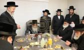 מסיבת שקל הטהור בבית אב"ד קלוזש שליט"א אין קרית טאהש בהשתתפות כ"ק אדמורים מסאטמאר און טאהש שליט"א 