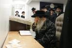 מסיבת שקל הטהור בבית אב"ד קלוזש שליט"א אין קרית טאהש בהשתתפות כ"ק אדמורים מסאטמאר און טאהש שליט"א 