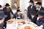 כ"ק אדמו"ר מבאבוב-45 שליט"א  באזוכט אין שטוב פון הרבני הנגיד ר' מרדכי טענענבוים