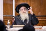 כ"ק אדמו"ר מצאנז קלויזענבורג שליט"א טרעט אויף מיט א דרשת סיום הזמן פאר תלמידי ישיבת צאנז קלויזענבורג