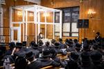 כ"ק אדמו"ר מצאנז קלויזענבורג שליט"א טרעט אויף מיט א דרשת סיום הזמן פאר תלמידי ישיבת צאנז קלויזענבורג