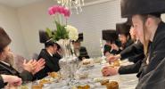 באזוך פון ראש ישיבת תולדות אברהם יצחק שליט"א בבית הרב שלמה ראטטער שליט"א  אב"ד קלודז'ש בקרית טאהש