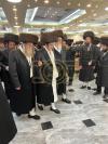 ערשטע בילדער: מעמד קבלת פנים בשמחת החתונה פון נכד כ"ק אדמו"ר מפשעווארסק שליט"א בארה"ק 