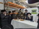 קביעת מזוזה אין די אפיסעס פון די יחד ארגאניזאציע 