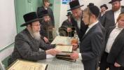 Main image for קינדער פון מאשלו חדר פארהערן זיך גאנץ מסכת שבת אויסענווייניג