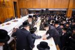 יארצייט פון הרה"ק מצאנז קלויזענבורג זי"ע ביי בנו מ"מ כ"ק אדמו"ר מצאנז קלויזענבורג שליט"א‎‎