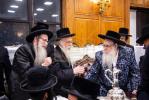יארצייט פון הרה"ק מצאנז קלויזענבורג זי"ע ביי בנו מ"מ כ"ק אדמו"ר מצאנז קלויזענבורג שליט"א‎‎