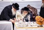 יארצייט פון הרה"ק מצאנז קלויזענבורג זי"ע ביי בנו מ"מ כ"ק אדמו"ר מצאנז קלויזענבורג שליט"א‎‎