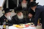Main image for כ"ק אדמו"ר מגור שליט"א איז זיך משתתף ביי א שמחת השבע ברכות לאחד מחסידיו 