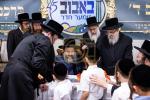 כ"ק אדמו"ר מבאבוב-45 שליט"א באזוכט אין די זומער חדר פון באבוב-45 אין בארא פארק