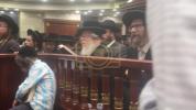 דער ציבור ביים איינריייסן לרפואת מרן יצחק טוביה בן ריקל כ"ק גאב"ד ירושלים לרפו"ש  אין בית המדרש הגדול סאטמאר ירושלים 