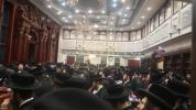 דער ציבור ביים איינריייסן לרפואת מרן יצחק טוביה בן ריקל כ"ק גאב"ד ירושלים לרפו"ש  אין בית המדרש הגדול סאטמאר ירושלים 
