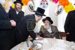 כ"ק אדמו"ר מווזיניץ שליט"א באזוכט ביי הנגיד הרה"ח ר' שמואל נתן הכהן קאהן הי"ו אין מאנשעסטער