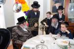 כ"ק אדמו"ר מווזיניץ שליט"א באזוכט ביי הנגיד הרה"ח ר' שמואל נתן הכהן קאהן הי"ו אין מאנשעסטער