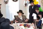 כ"ק אדמו"ר מווזיניץ שליט"א באזוכט ביי הנגיד הרה"ח ר' שמואל נתן הכהן קאהן הי"ו אין מאנשעסטער