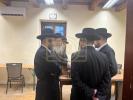 קערעסטיר באלאגערט מיט פילע אידען לרגל די יארצייט פין הרה"ק ישמח משה זי"ע אין איהעל