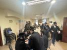 קערעסטיר באלאגערט מיט פילע אידען לרגל די יארצייט פין הרה"ק ישמח משה זי"ע אין איהעל